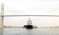 Süveyş Kanalı'nda gemi geçişi durma noktasında