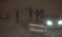 Yüksekova'da ulaşıma kar engeli