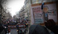 Tartışmalı göç yasası: Paris'te binlerce kişi sokakta!