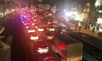 İstanbul'da yağmurun da etkisiyle trafik kilitlendi