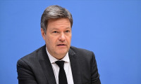 Alman çiftçilerden Ekonomi Bakanı Habeck'e feribot engeli