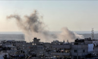 İsrail ordusu, Refah'ta Filistinli emniyet güçlerini bombaladı