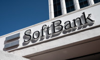 SoftBank net zararını düşürdü