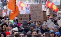Almanya halk ırkçılığa karşı sokaklara döküldü