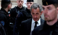 Fransa'nın eski Cumhurbaşkanı Sarkozy'e hapis cezası