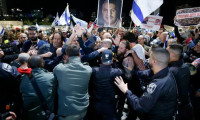  Binlerce İsrailli sokaklara döküldü: Netanyahu artık git!