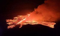 İzlanda'da yanardağ alarmı! Dördüncü kez lav püskürüyor
