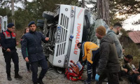 Bolu'da minibüs devrildi: çok sayıda yaralı var