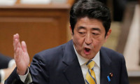 Abe, BOJ'u yine tehdit etti