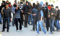 Maskeli grup öğrencilere saldırdı