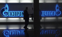 S&P Rosneft ve Gazprom'un notunu kırdı