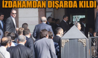Erdoğan, kapı girişinde namaz kıldı