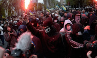 Ukraynalılarla Rusya yanlısı grup arasında çatışma