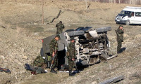 Hakkari'de askeri araç devrildi: 2 şehit