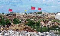 Karakol duvarına Öcalan bayrağı