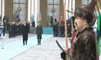 Eski Türk devleti askerleri Aliyev'i karşıladı