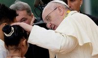Papa'ya Filipinler'de şoke eden soru