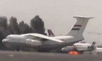 Suudi uçakları Sanaa Havaalanı'nı bombaladı