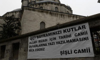 Şişli Camii'nde çarpıcı pankart