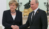 Merkel, Kremlin'de Putin ile buluştu