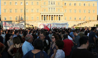 Yunanistan'da kurtarma paketi protesto edildi