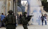 İsrail polisi Mescid-i Aksa'da ateş açtı