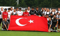 Beşiktaş'tan şehitlere saygı duruşu
