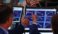 Wall Street dalgalı seyir izledi
