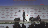 Erdoğan'ı sahneden apar topar indiren telefon!