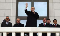 Erdoğan Saray'dan halkı selamladı
