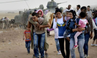 70 bin Suriyeli Türkiye'ye yürüyor