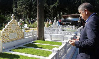 Erdoğan'dan mezarlık ziyareti