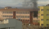 Teröristler İdil'de 3 okulu ateşe verdi