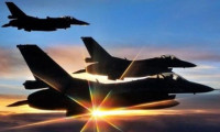 Rus uçakları Azez'i 
misket bombasıyla vurdu