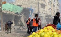 Rus uçakları İdlib'de
pazar yerini vurdu: 8 ölü