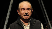  Tiyatro sanatçısı Bozkurt Kuruç hayatını kaybetti