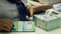 Ruble dolar karşısında değer kaybetmeye devam ediyor