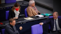 Alman vekiller 'donuyor': Mecliste 'buz devri'