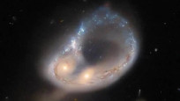 Hubble Uzay Teleskobu, galaksi birleşimini yakaladı