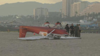 Tek motorlu uçak plaja düştü