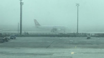 İzmir'de yoğun sis, uçak seferlerini iptal ettirdi