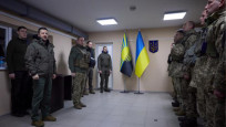 Zelenskiy, Donetsk cephesini ziyaret etti