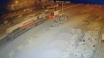Freni arızalanan lokomotif, işçilere çarptı