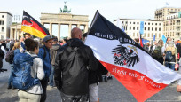 Almanya'da tutuklama kararı olan 568 aşırı sağcı aranıyor