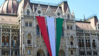 Macaristan'da faiz beklentilerin üzerinde arttı