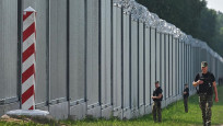 Polonya 186 kilometrelik çelik duvarla Belarus'a göç kapısını kapattı