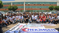 Diyarbakır'da sağlık çalışanları öldürülen doktor için eylem yaptı