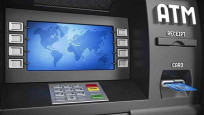 ATM'ye yüklenen paralar yola saçıldı