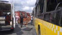 Kamyondan düşen demirler İETT otobüsüne saplandı: 2'si ağır 5 yaralı