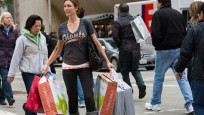 ABD'de tüketici güveni beklenenden fazla arttı